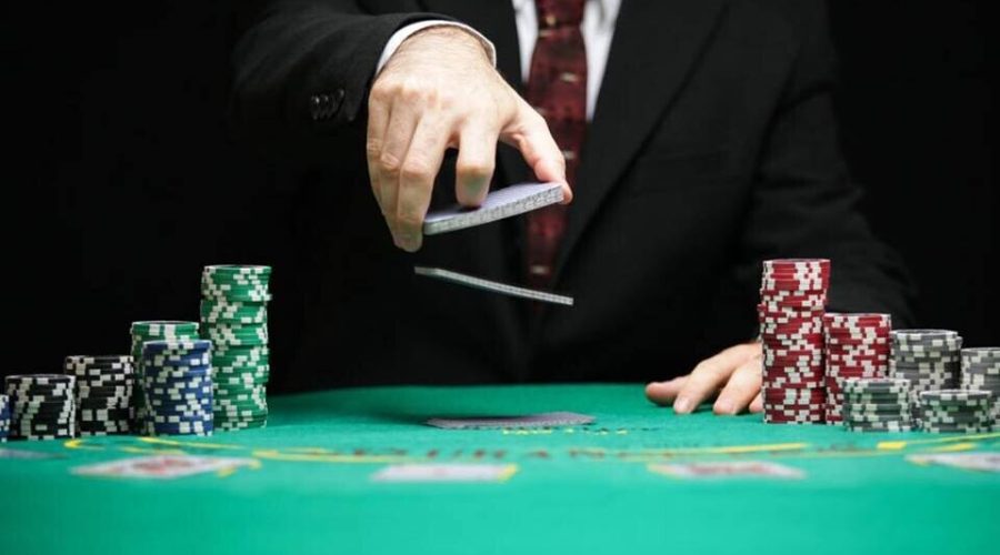 Beyond Traditional Gaming: Exploring the World of Live Casino and Table Games